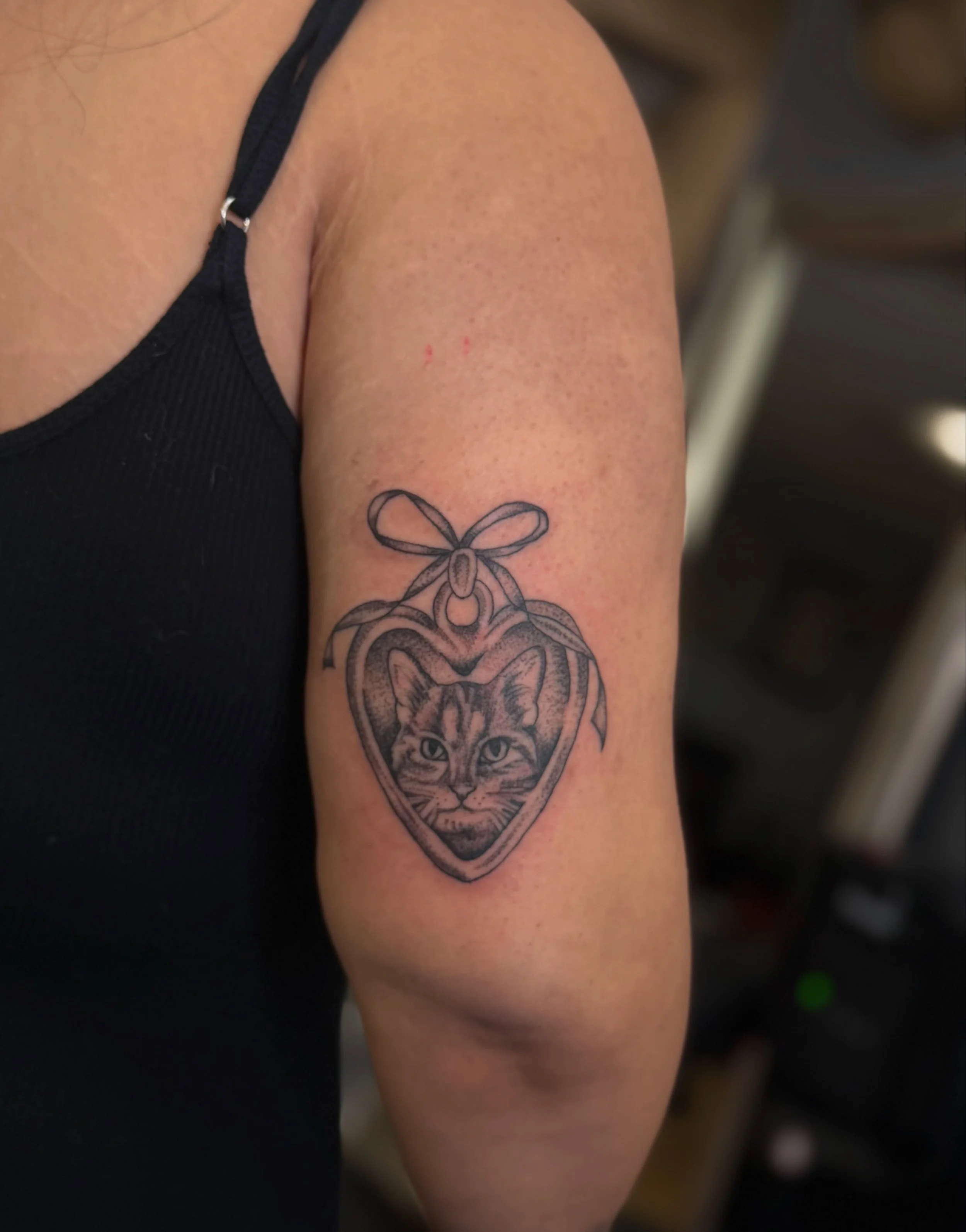 Locket keepsakes are my favorite 💗 text for booking 💗 314-930-6288 💗

Thank you @claresweetx

#finelinetattooartist #stltattoo #megtat2s #stl #tattoo