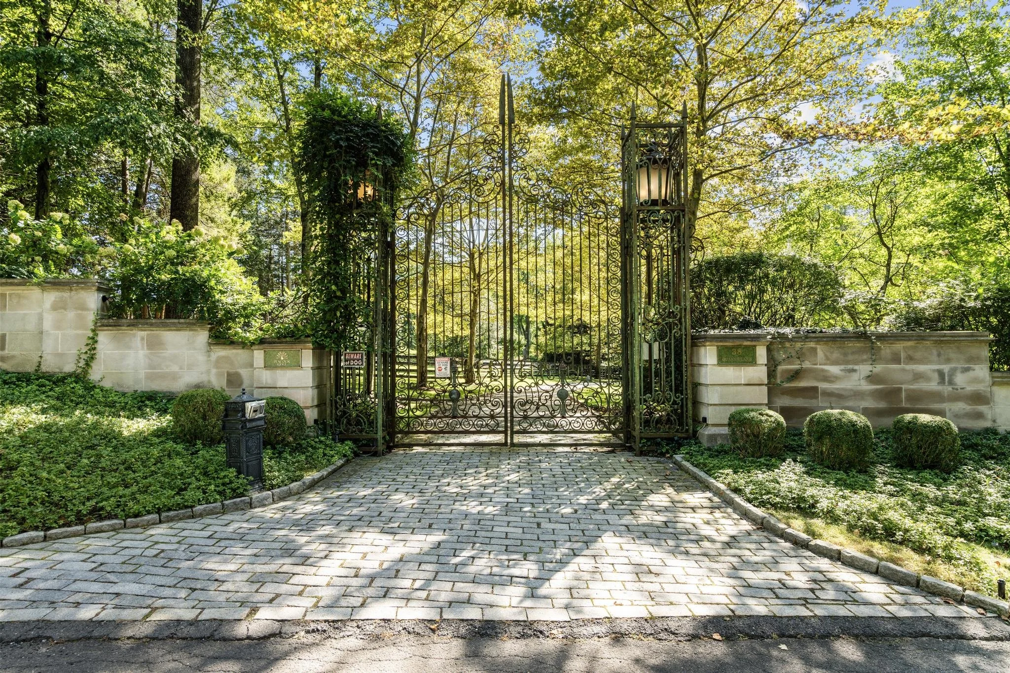 Quaker Lane Farm luxury gate