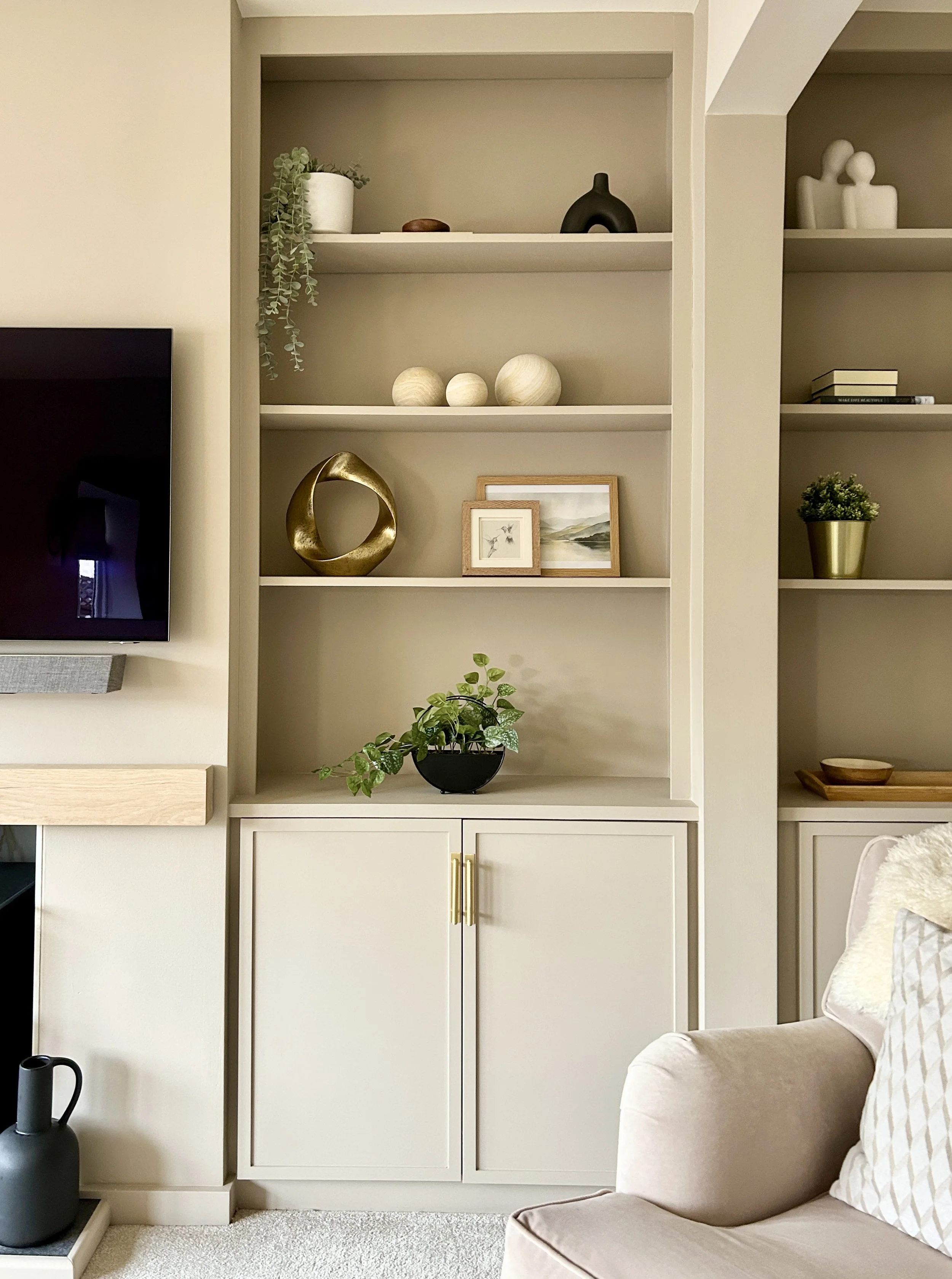 Built in shelves living room.jpg