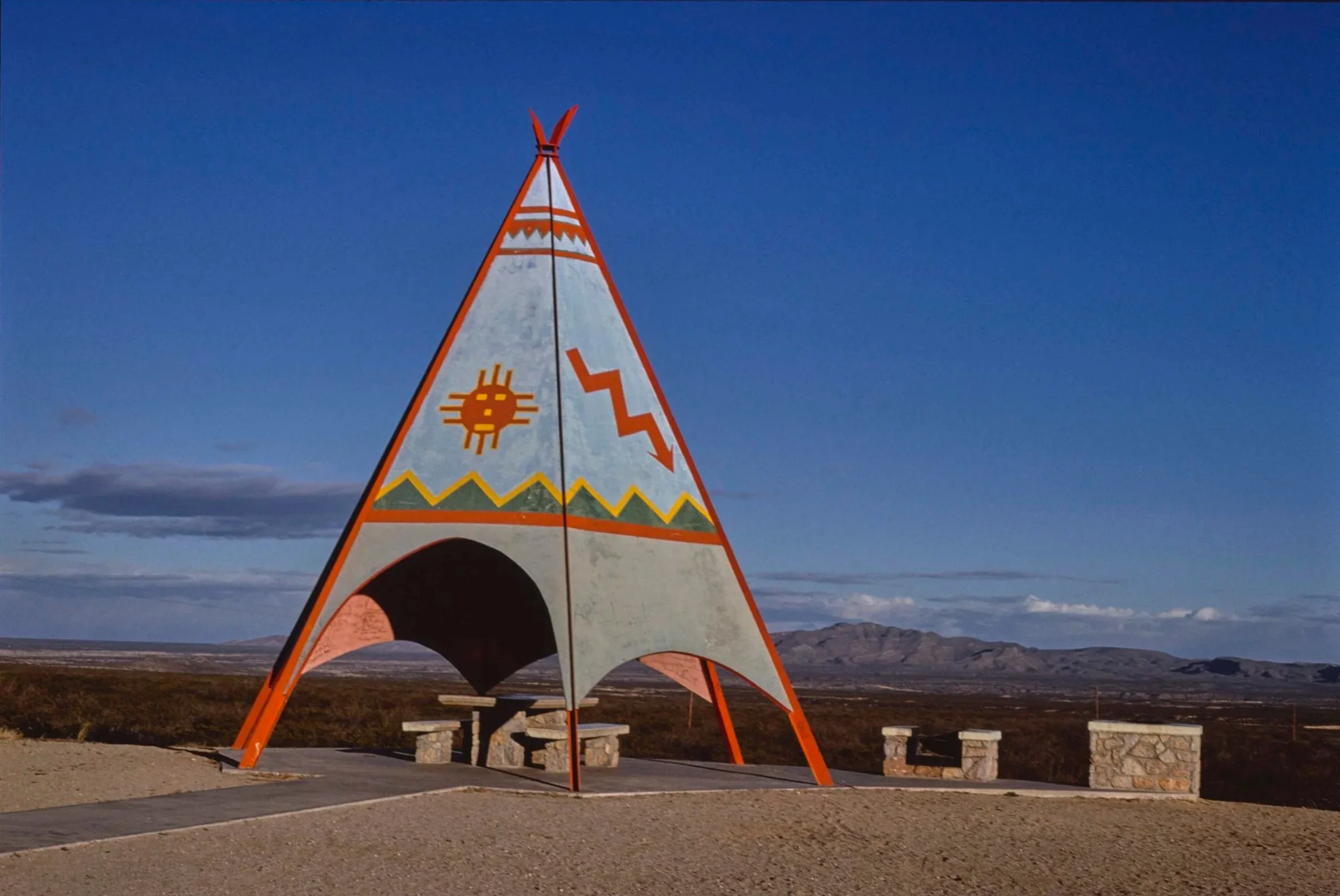 Teepee Rest Stop, Sierra Blanca, Texas. Courtesy of the Library of Congress. John Margolies Roadside America photograph archive (1972–2008), Library of Congress, Prints and Photographs Division. Digital ID:  mrg 03798.