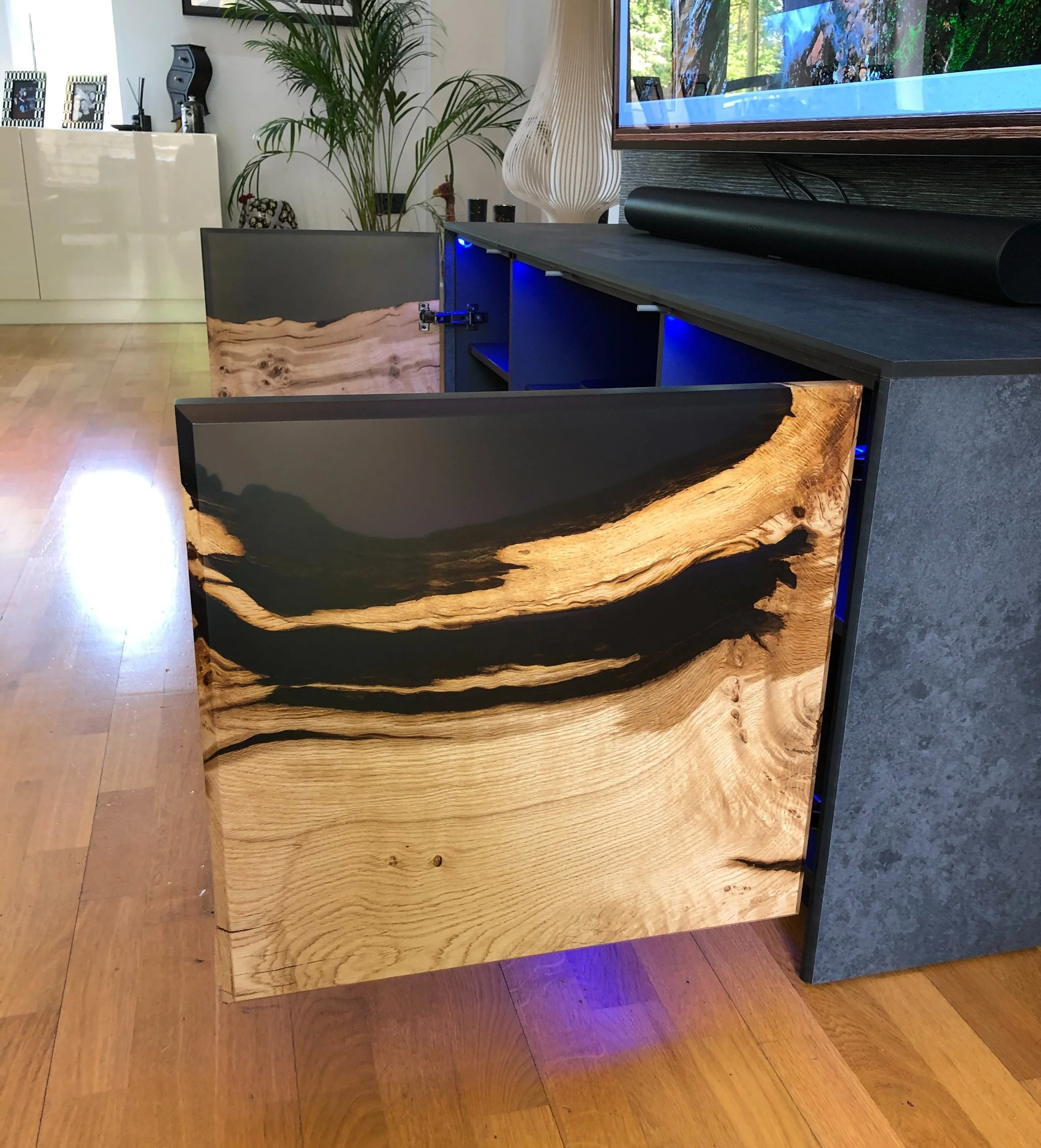 epoxy resin media unit door with translucent resin
