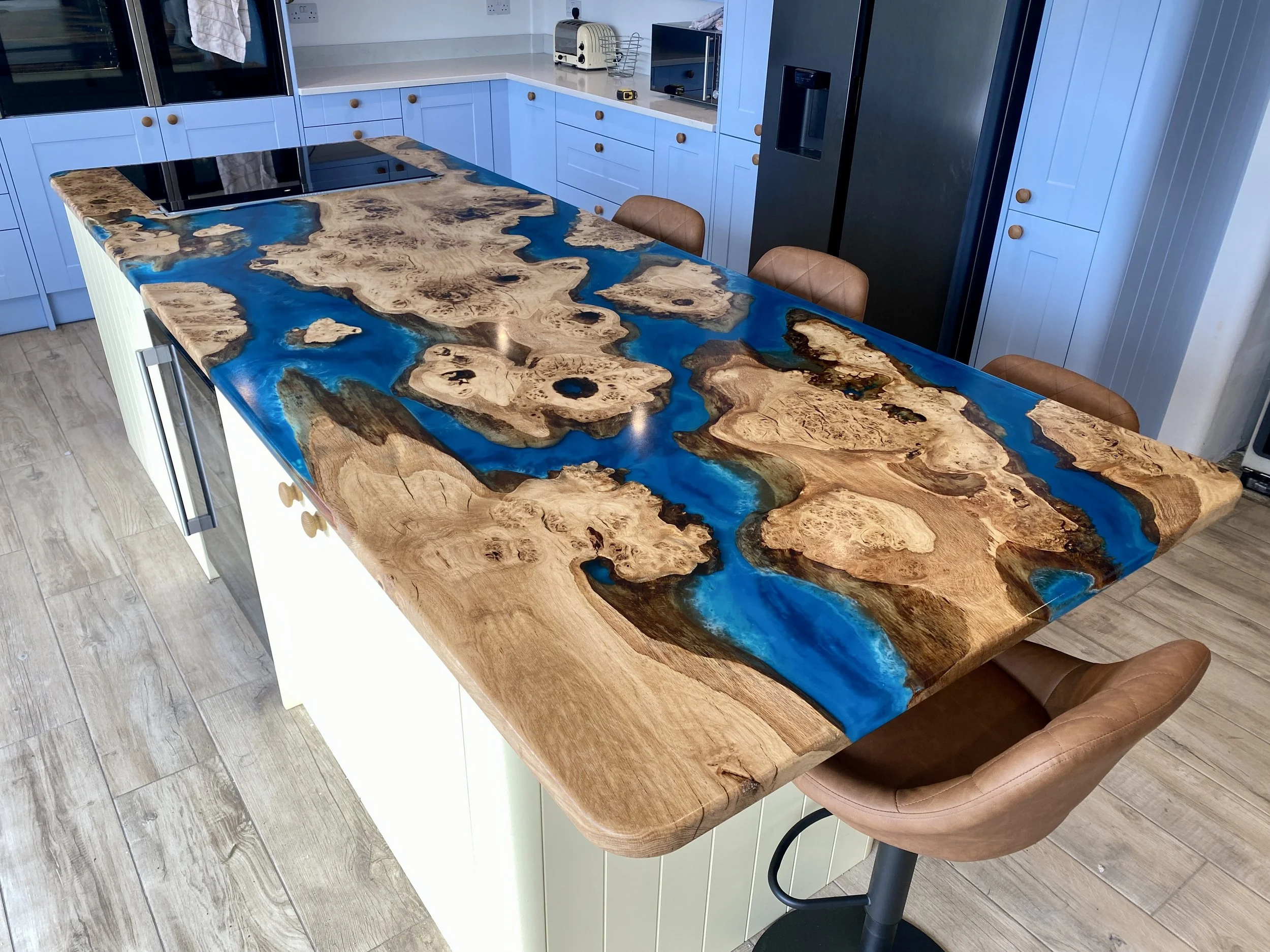 Sea Effect with Oak Islands Kitchen Island