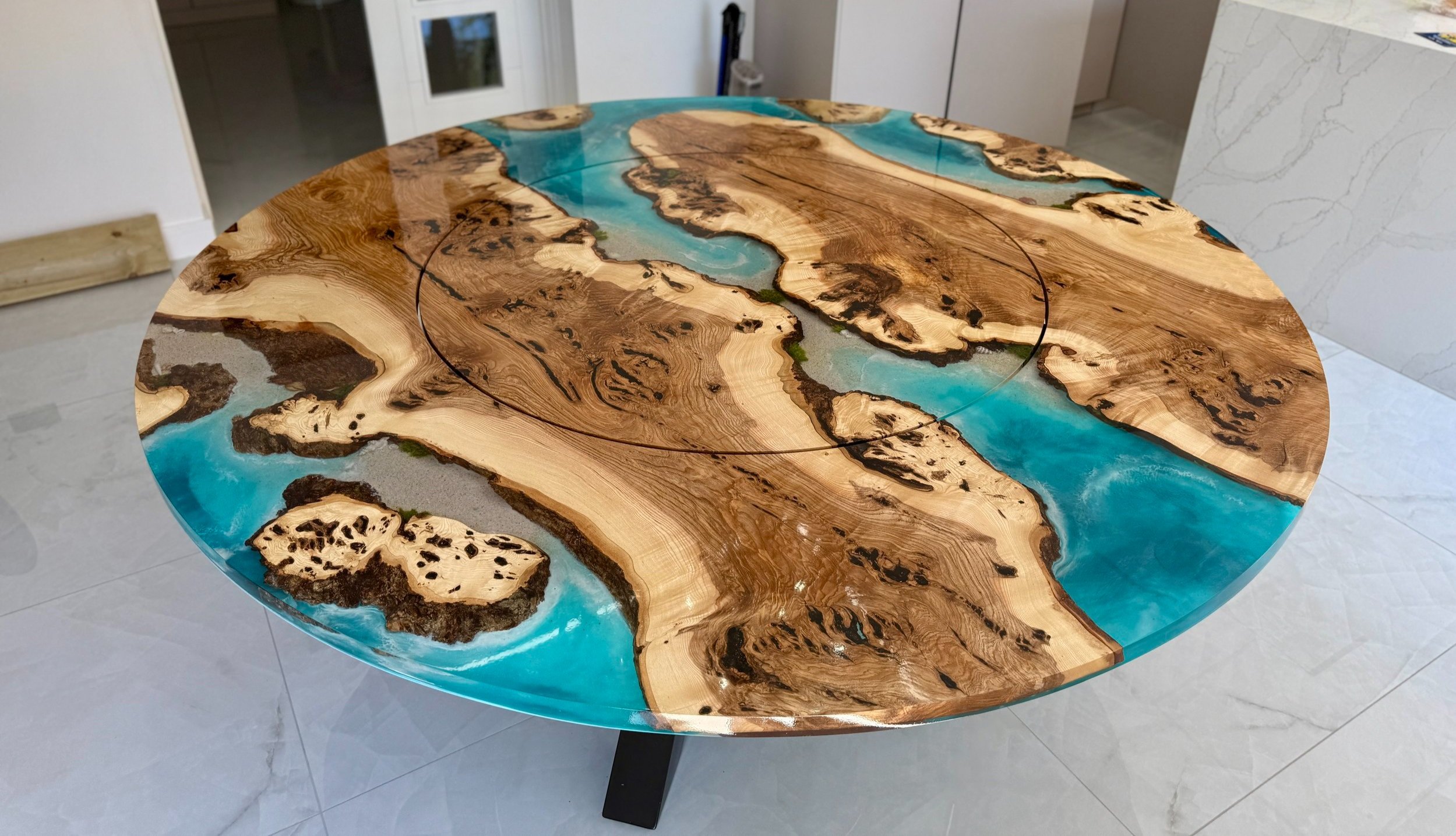 Maldivian Themed Round Table With Lazy Susan Section