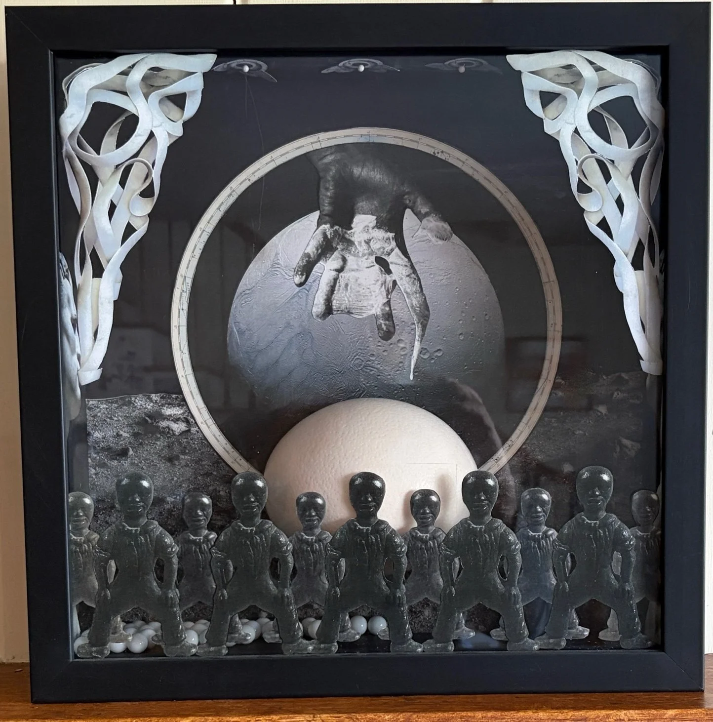 32
Artist: Peter Fodera
Title:  Untitled 
Medium: Mix Media
Dimensions: 11′ x 11′ x 4½″
 