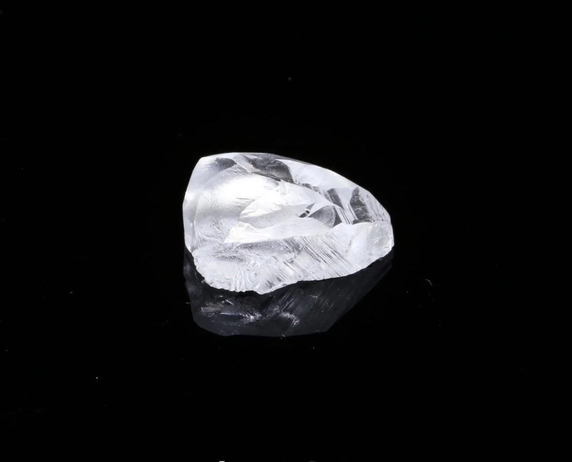 A high quality D IF white round diamond