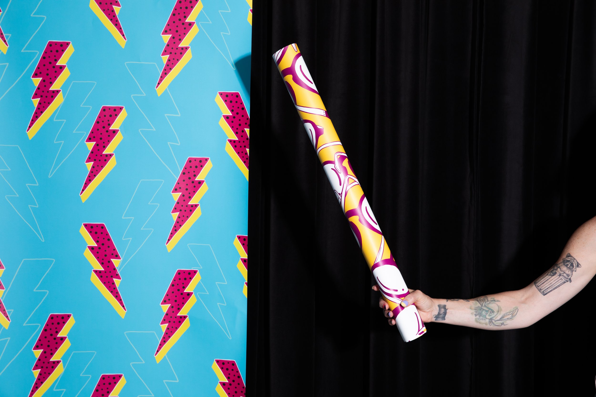 Original wallpaper design by flodström wallpaper, featuring a vibrant turquoise background with pink and yellow lightning-bolt motifs.