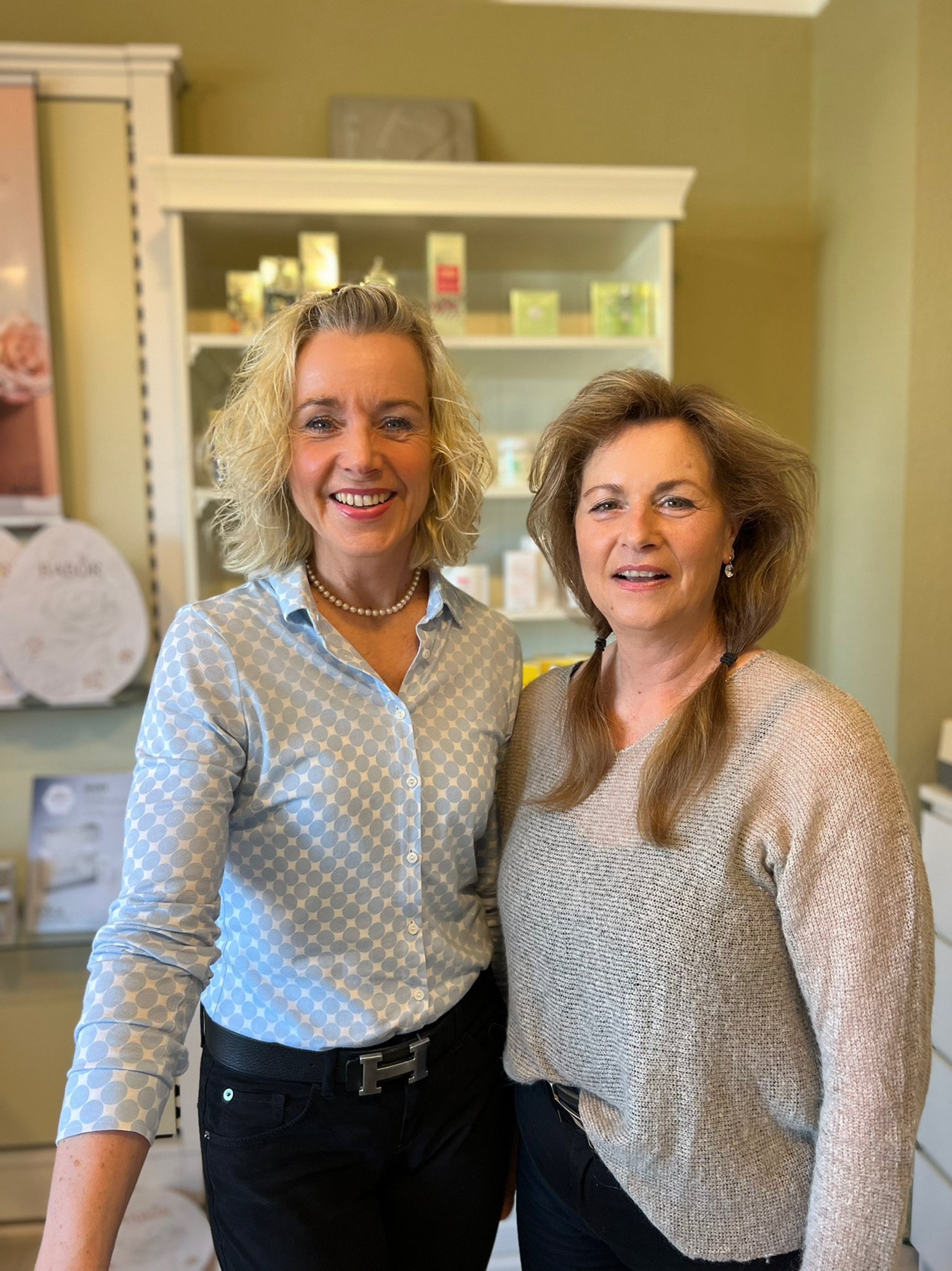 Portrait Inhaberin Birgit Spielmann und Mitarbeiterin Angela Gosing