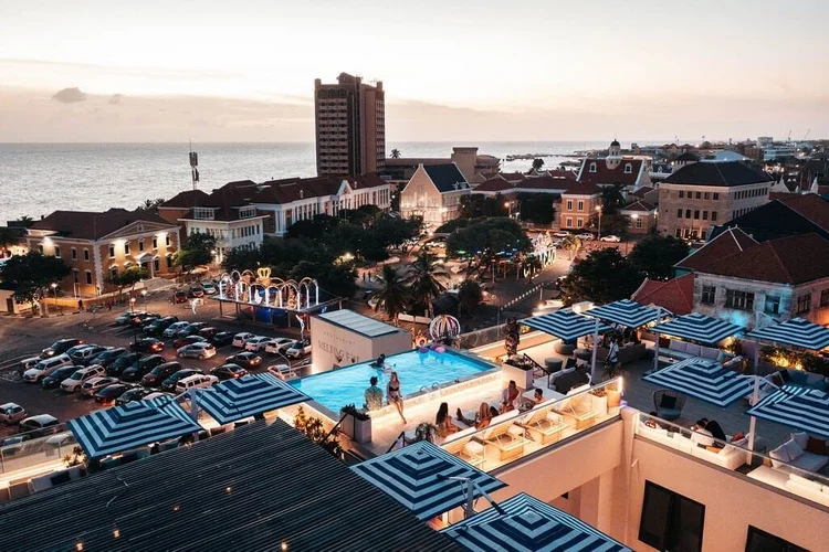 Cascada Rooftop Bar + Kitchen