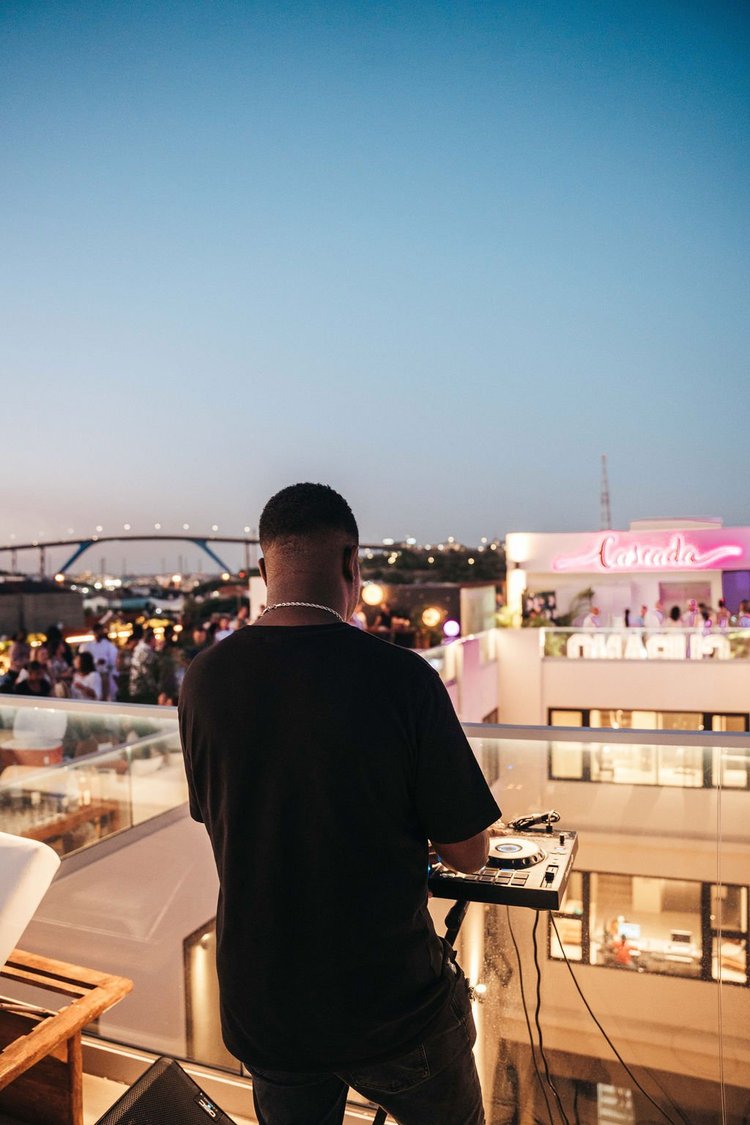 Cascada Rooftop Bar + Kitchen