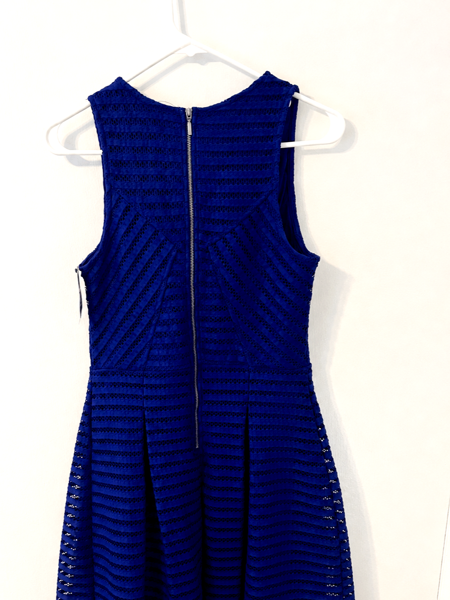 Navy+Lace+Dress+on+White+Hanger-2.png