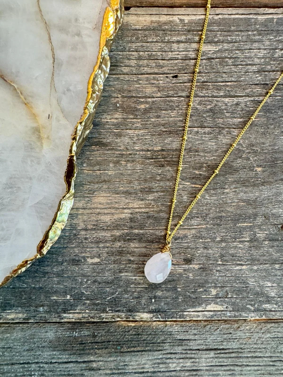 White Round Pendant Necklace