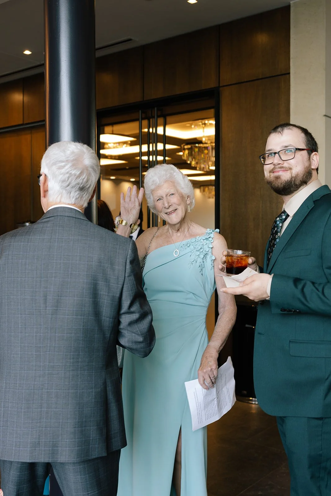 war-memorial-detroit-wedding-photographer-cocktail-hour4.jpg