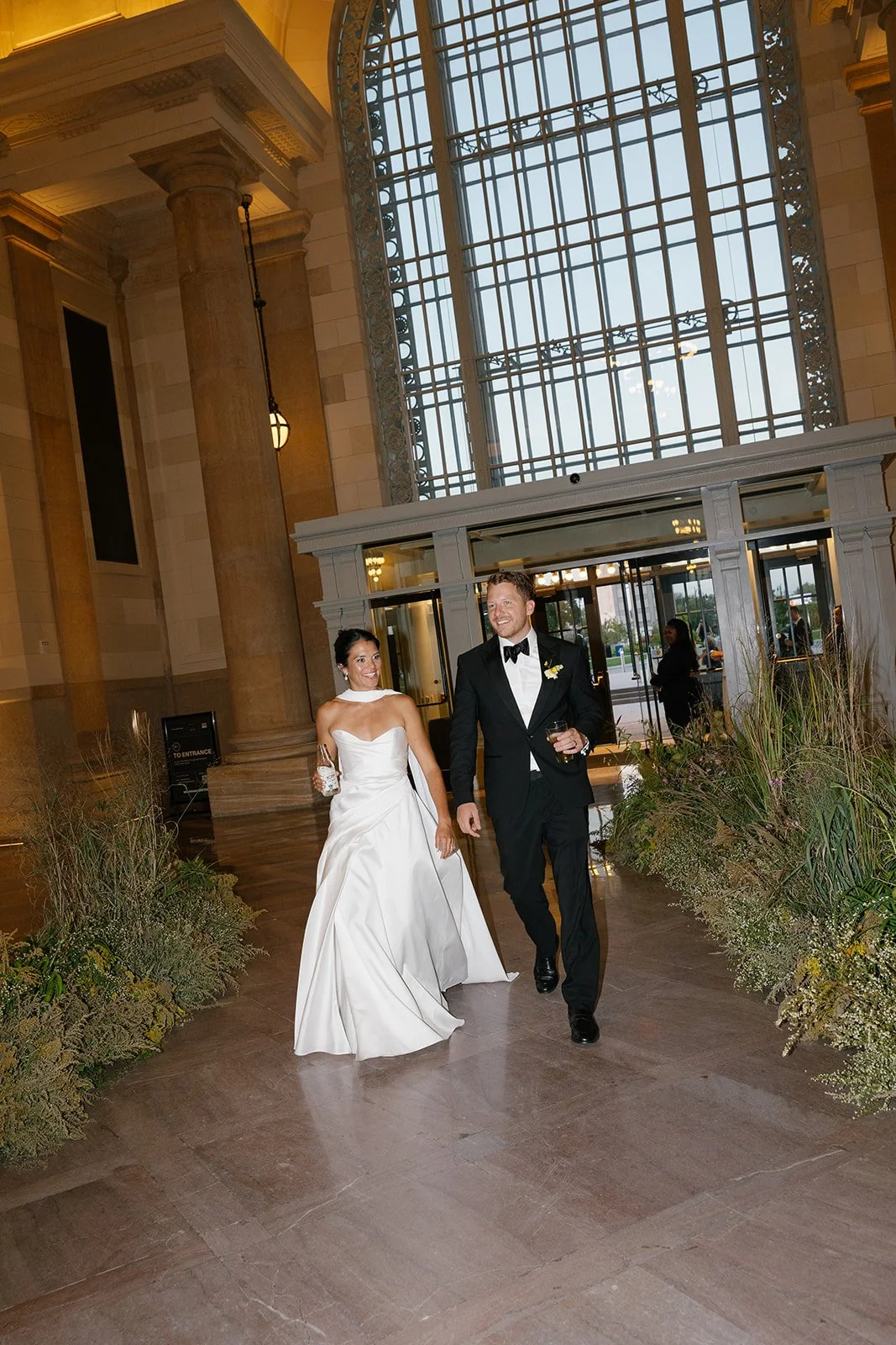 michigan-central-detroit-wedding-photographer-cocktail-hour6.jpg