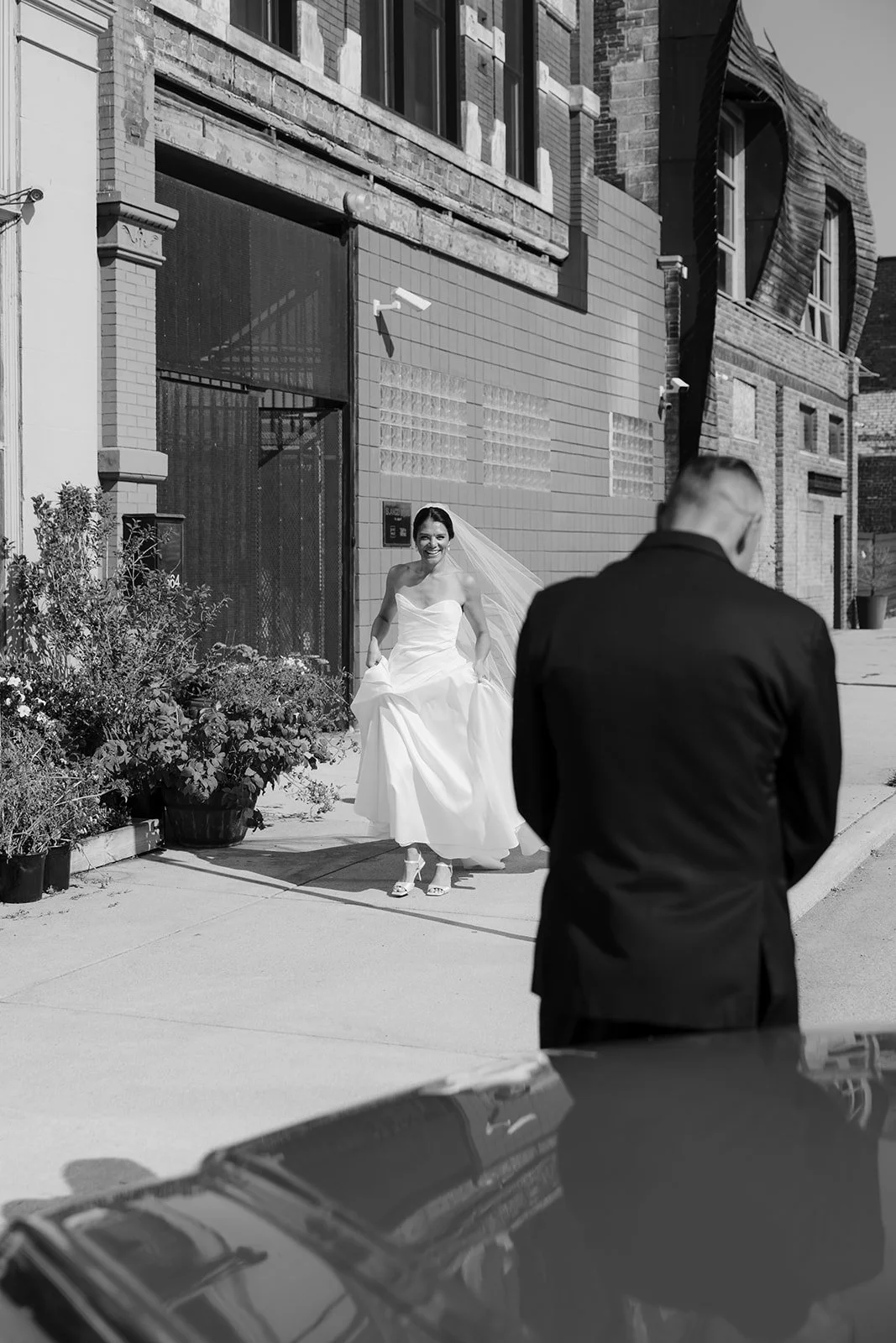 michigan-central-detroit-wedding-photographer-first-look1.jpg