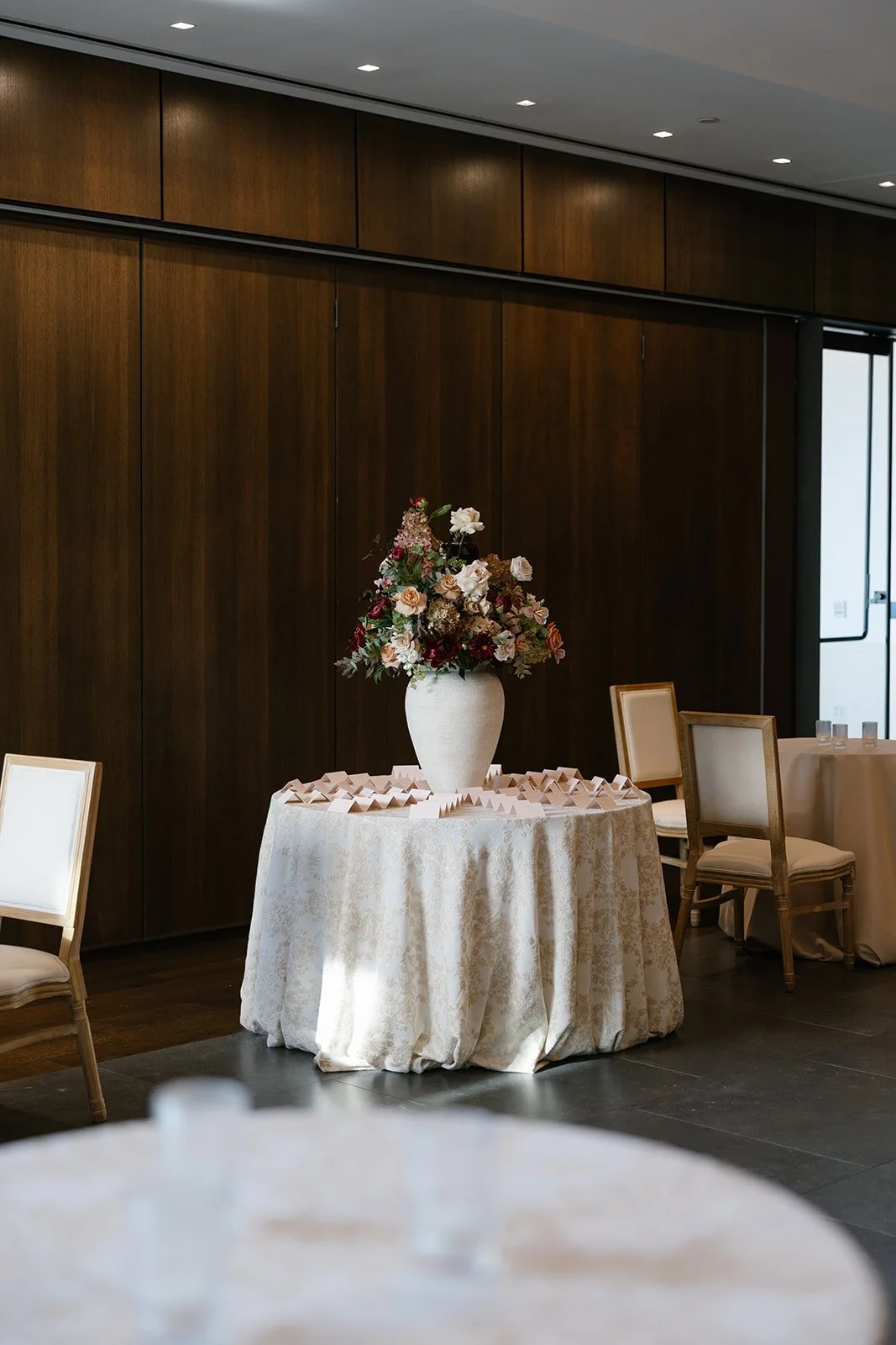 war-memorial-detroit-wedding-photographer-cocktail-hour1.jpg