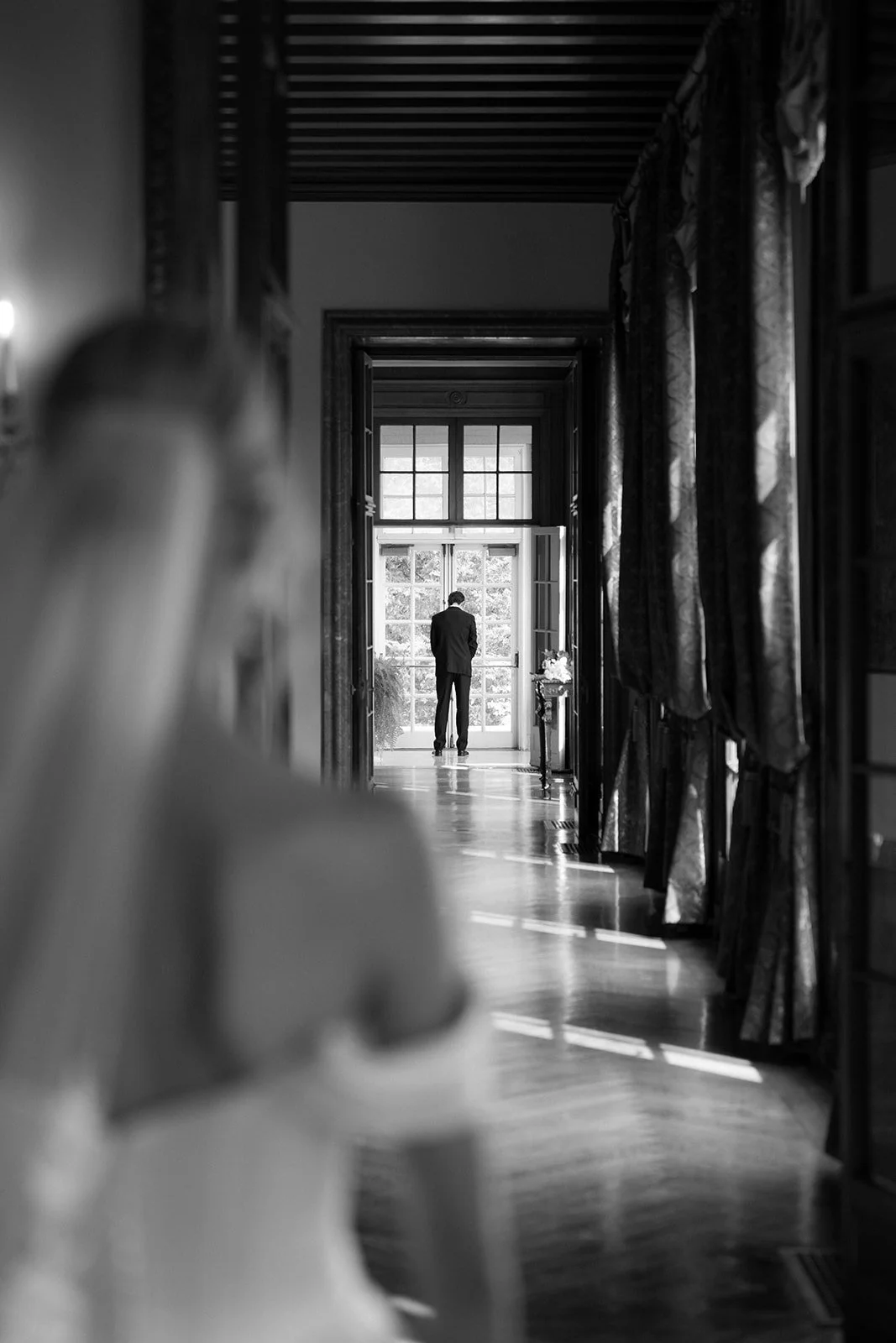 war-memorial-detroit-wedding-photographer-couple-portrait7.jpg