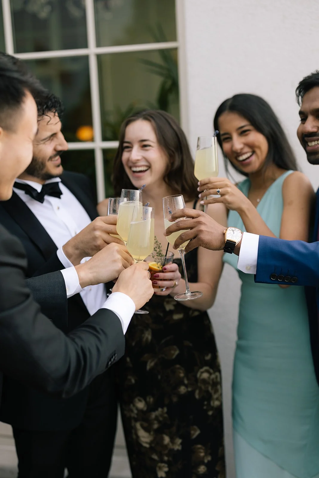 war-memorial-detroit-wedding-photographer-cocktail-hour6.jpg