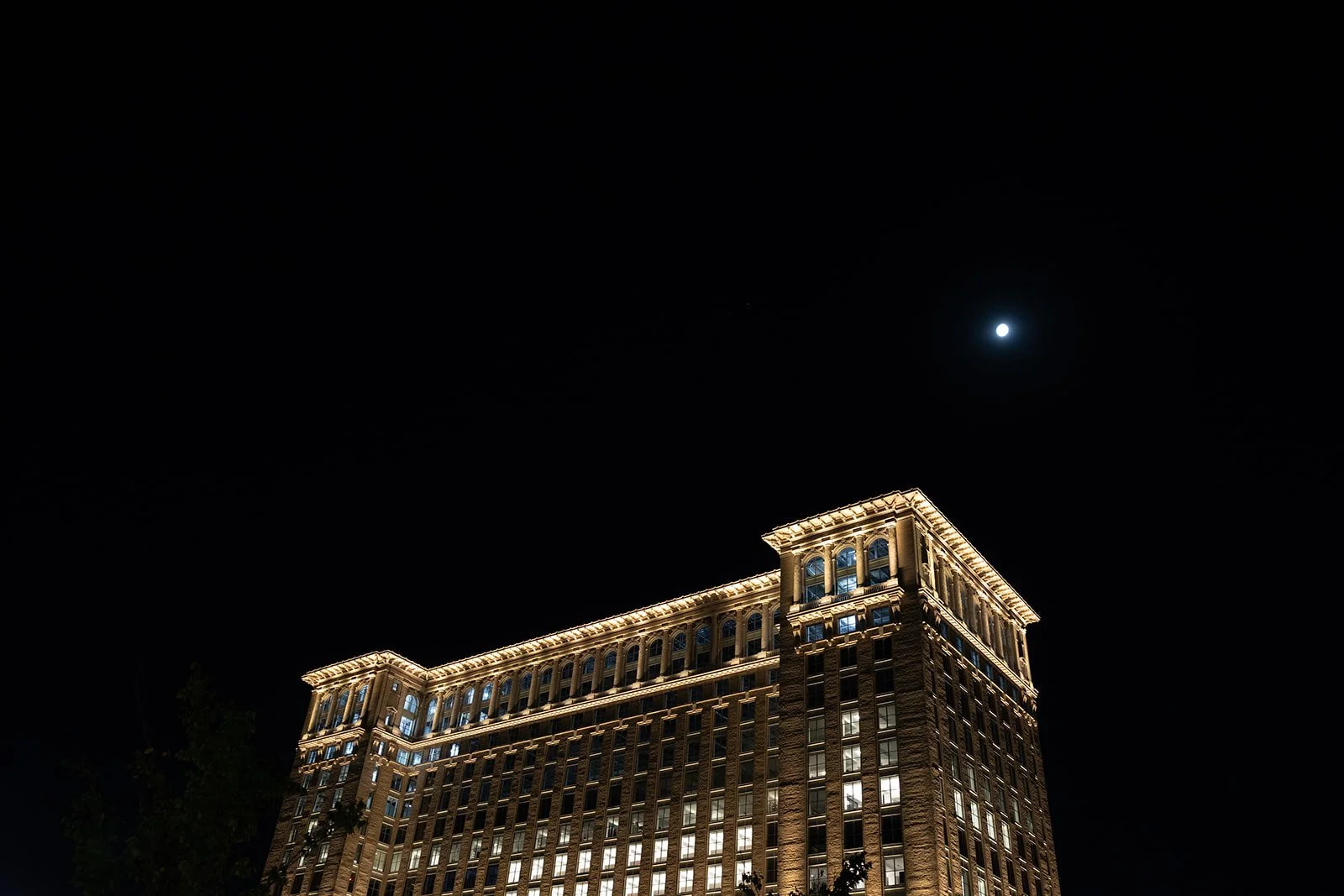 michigan-central-detroit-wedding-photographer-reception35.jpg