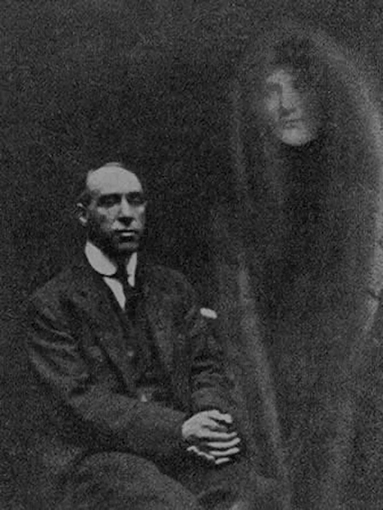 1922 composite “spirit photograph” showing Harry Price with a faint added figure; a documented manipulation.