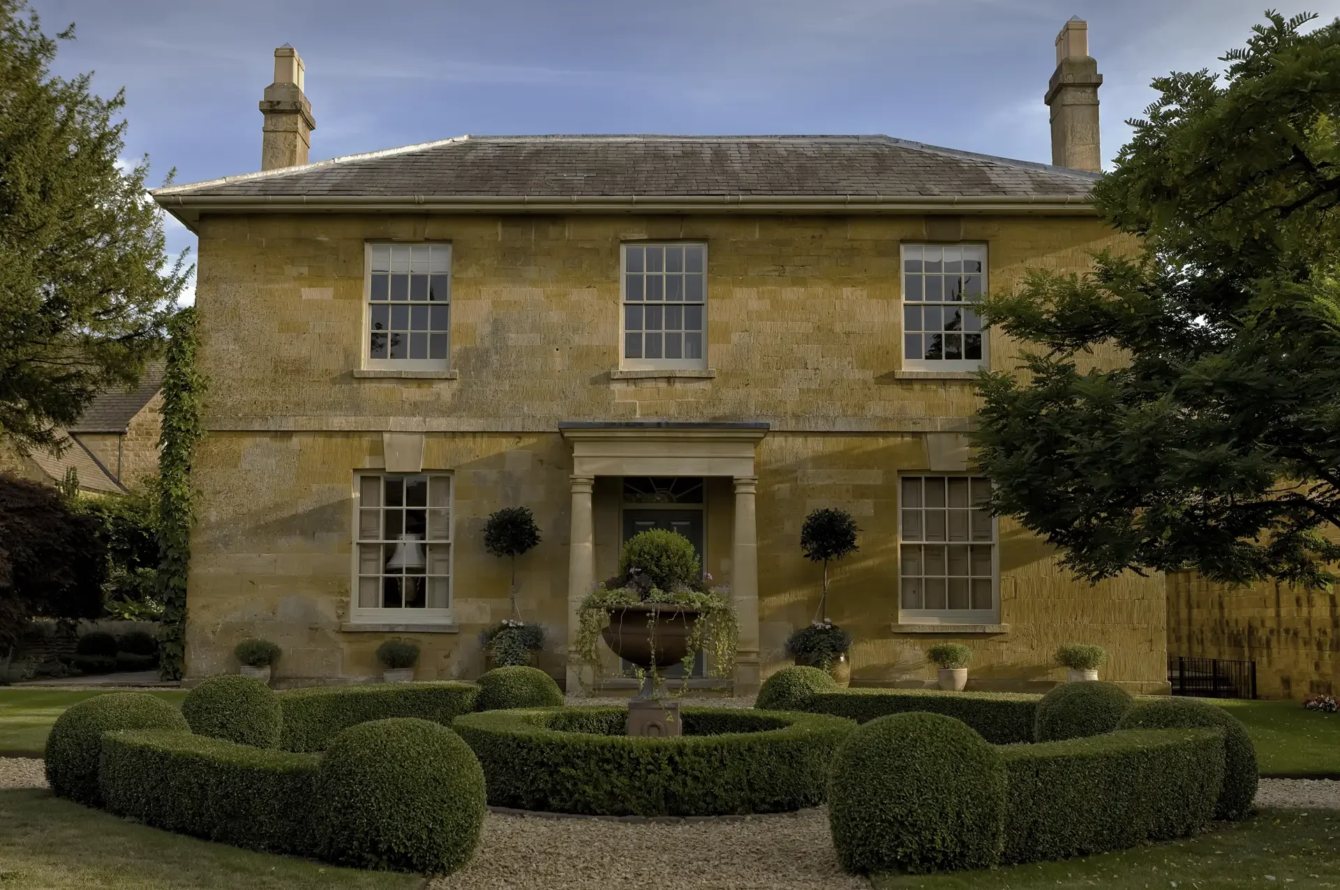  Shahani Tuckwell Advisors  is an independent advisory firm for private buyers, families and companies acquiring property in London and selected locations across the UK.

We act only for the buyer. We hold no stock and take no fees from sellers. 
 Ex