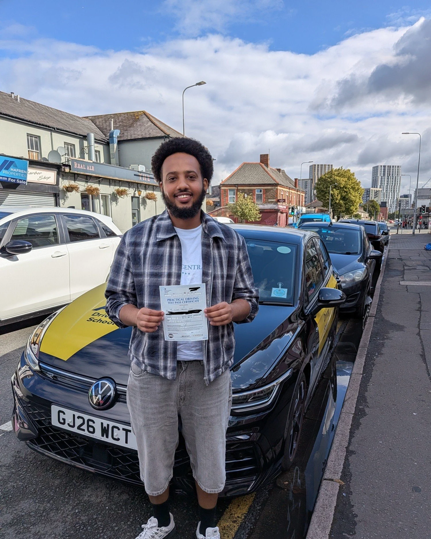 Congratulations to Suhaib this morning. First time pass with only 2 driver faults!
#cardiff  #driving #drivinginstructor