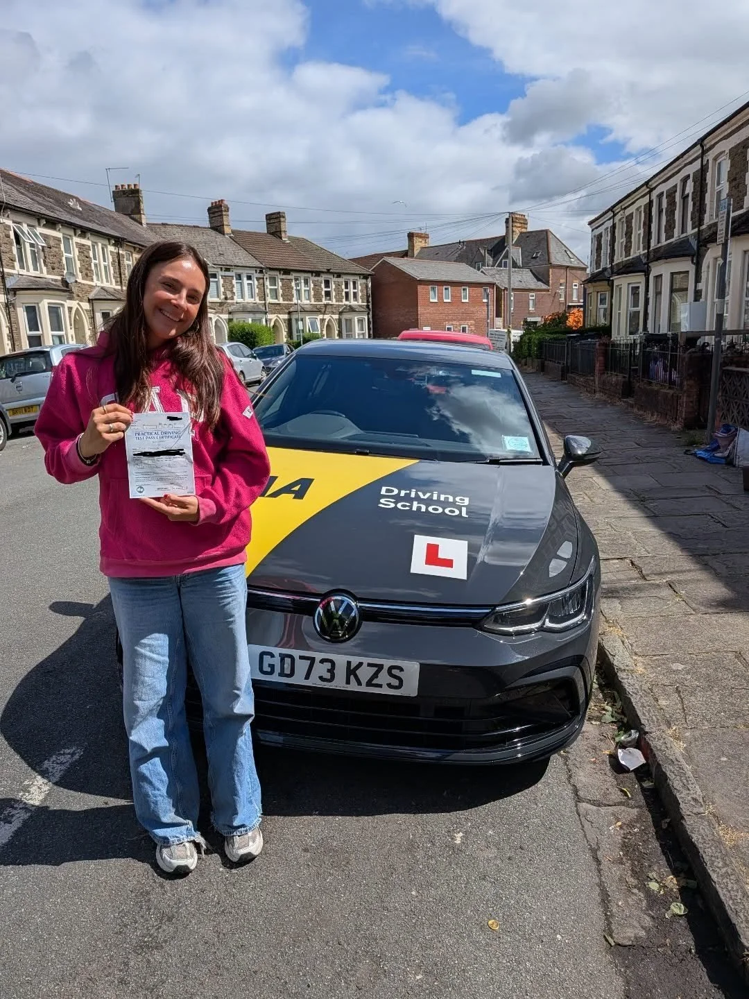 Anouk didn't break a sweat today, even with the test centre manager sat in the back of the car, achieving a perfect test with ZERO minor faults!
#cardiff #driving #drivinginstructor