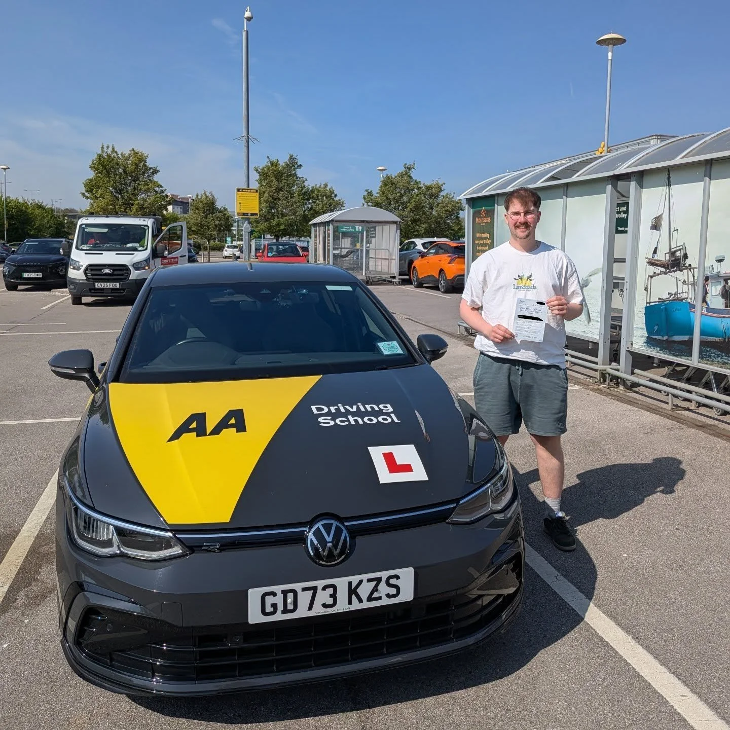 All smiles in the sunshine today, celebrating a first time pass for Charley with only 3 driver faults!
#cardiff #driving #drivinginstructor