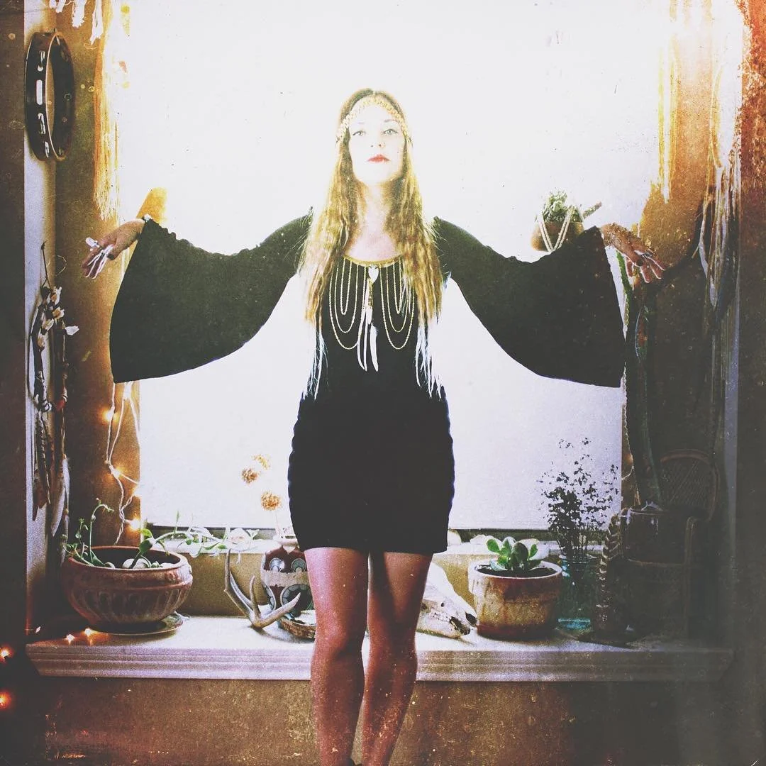 Happy winter solstice ❄️ Coming back from a night of circling around a medicine wheel garden under the stars, being filled with song, dance + drum, and a full heart of gratitude. 🙌🏼 (photo from an old @bohemiancollective magazine) ✨