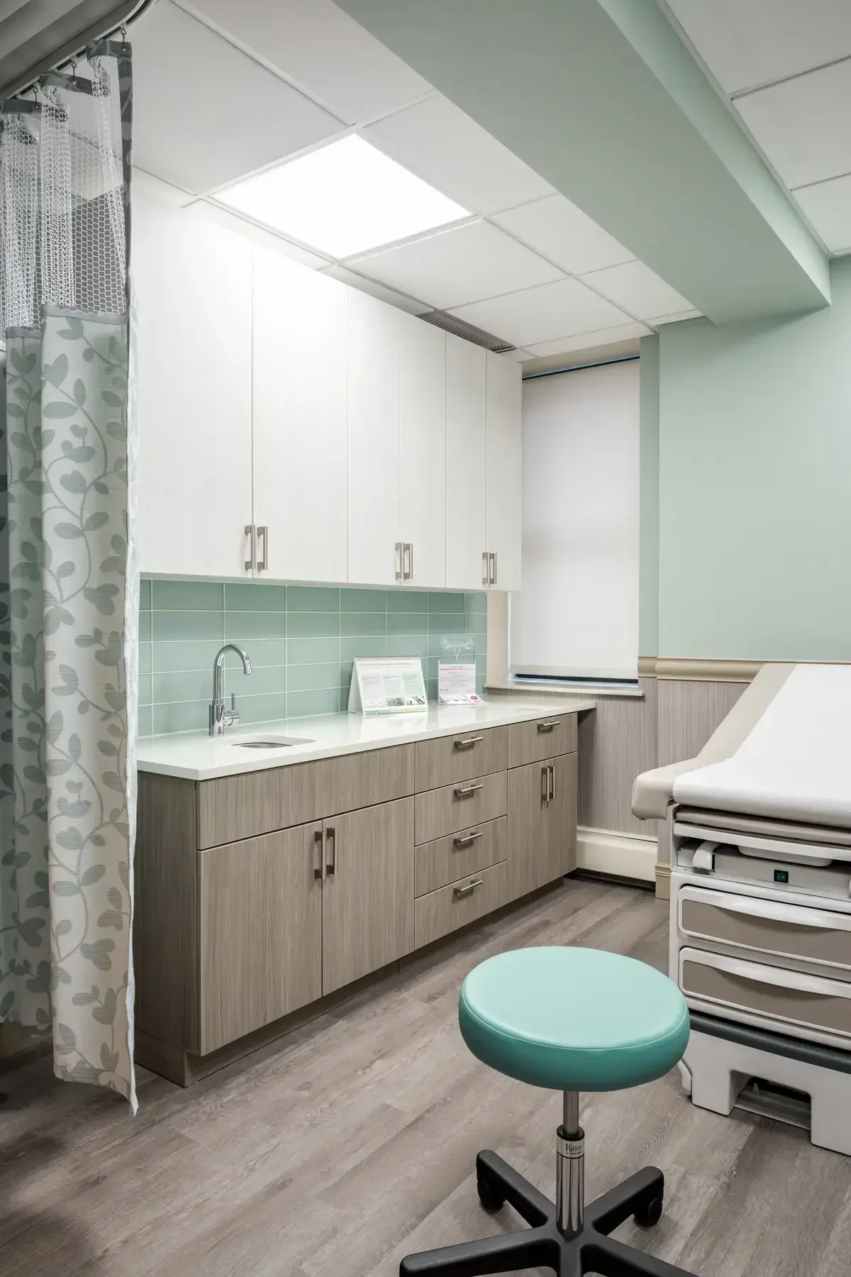 Carnegie Women’s Health, New York City — office interior 3. Image sourced from Archetype Architecture.