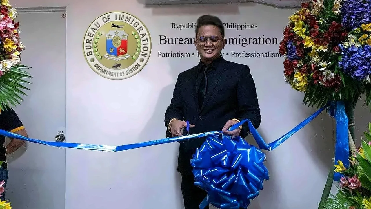Ericson Q. Benecio sa isang ribbon-cutting ceremony