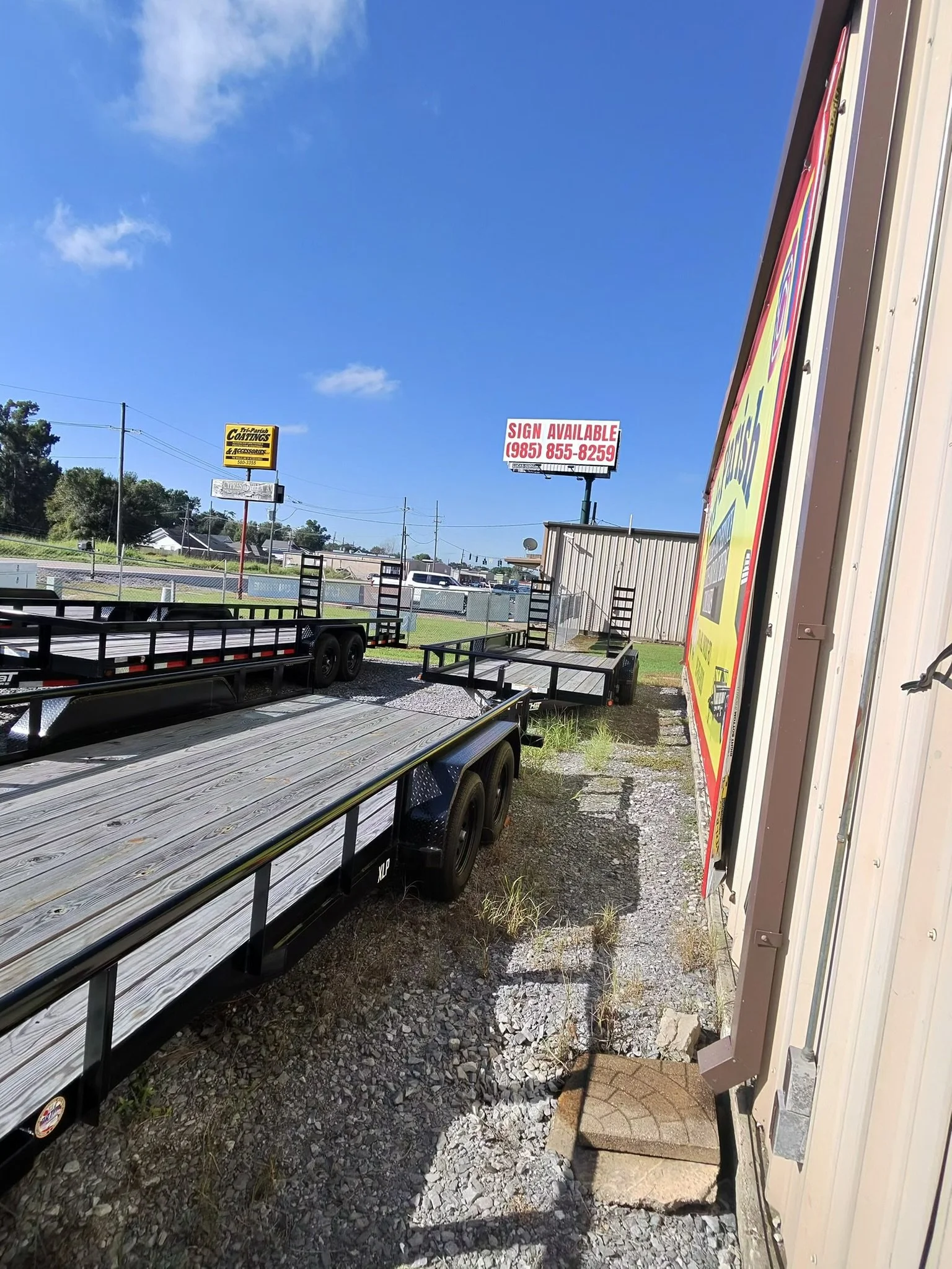 Trailer lot on N Hollywood Rd in Houma with the Tri-Parish Coatings sign