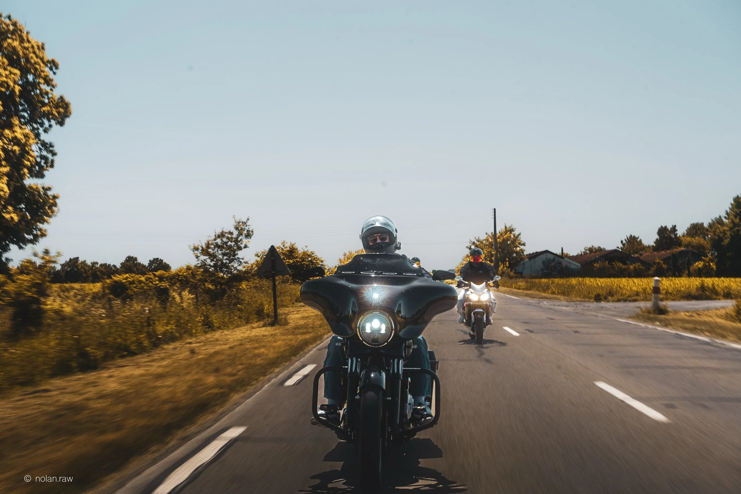 ⚡️C&rsquo;est le week-end ⚡️ 
Des sorties de pr&eacute;vus ? 🏍️