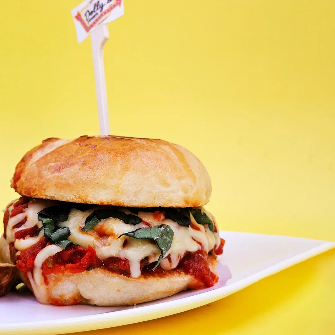 Dollys-Burger-Italiana-4-1080x1080.jpg