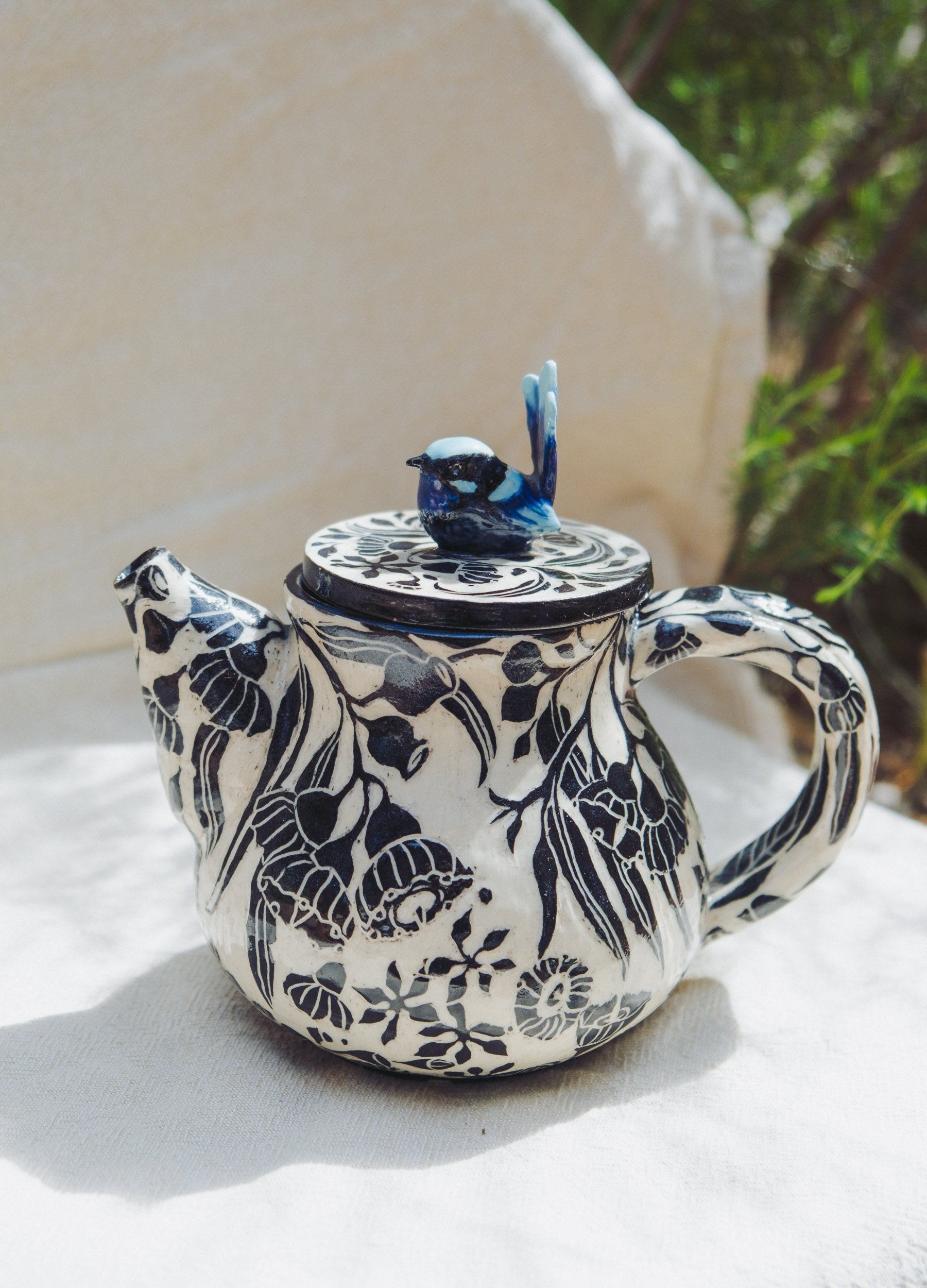 Bush Sketch – Black and White Gum Leaf Teapot