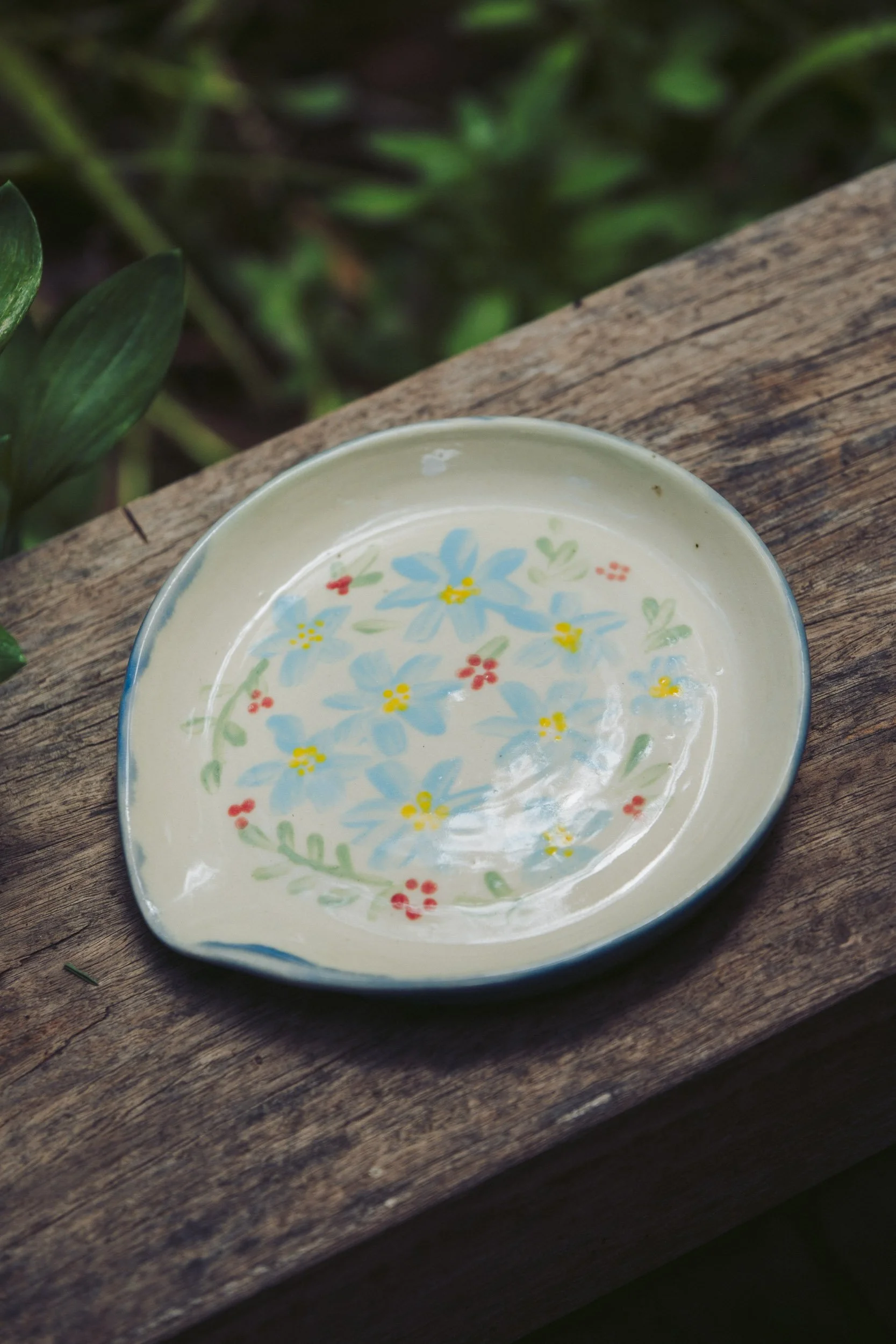 Forget-Me-Not – Cream Floral Spoon Rest