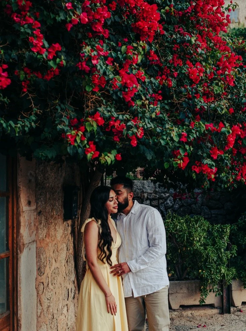 Imagine proposing to the person you love in one of the most beautiful corners of Mallorca, surrounded by the Tramuntana mountains, historic stone villages, Mediterranean landscapes, and incredible views.
That's exactly the kind of experience we love 