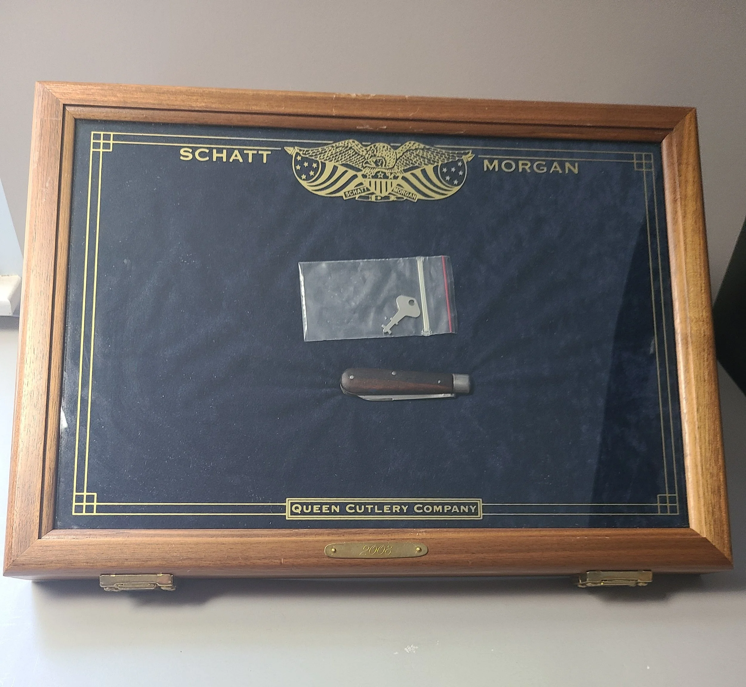 smcase00.jpg