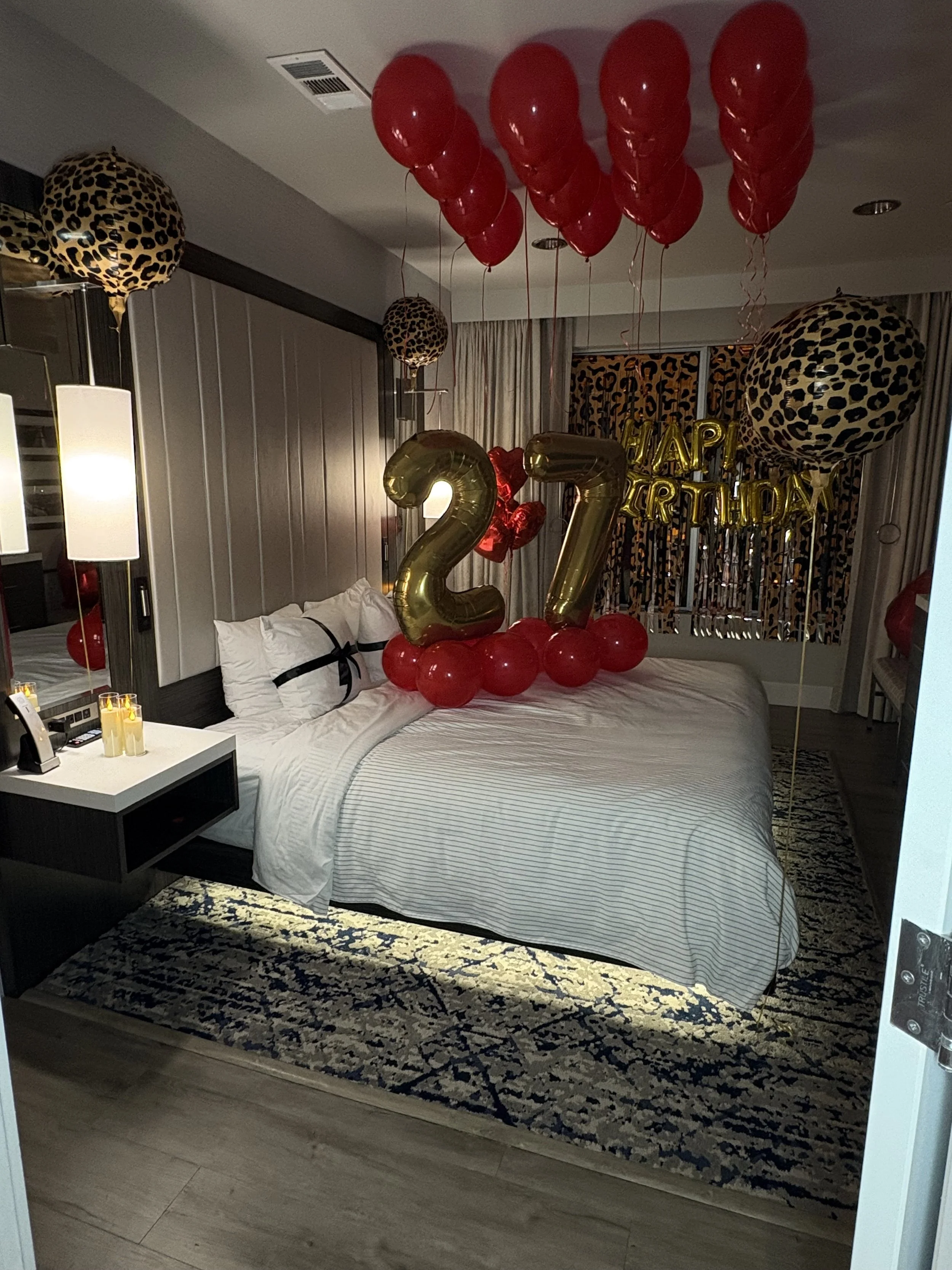 Deluxe Room Decor