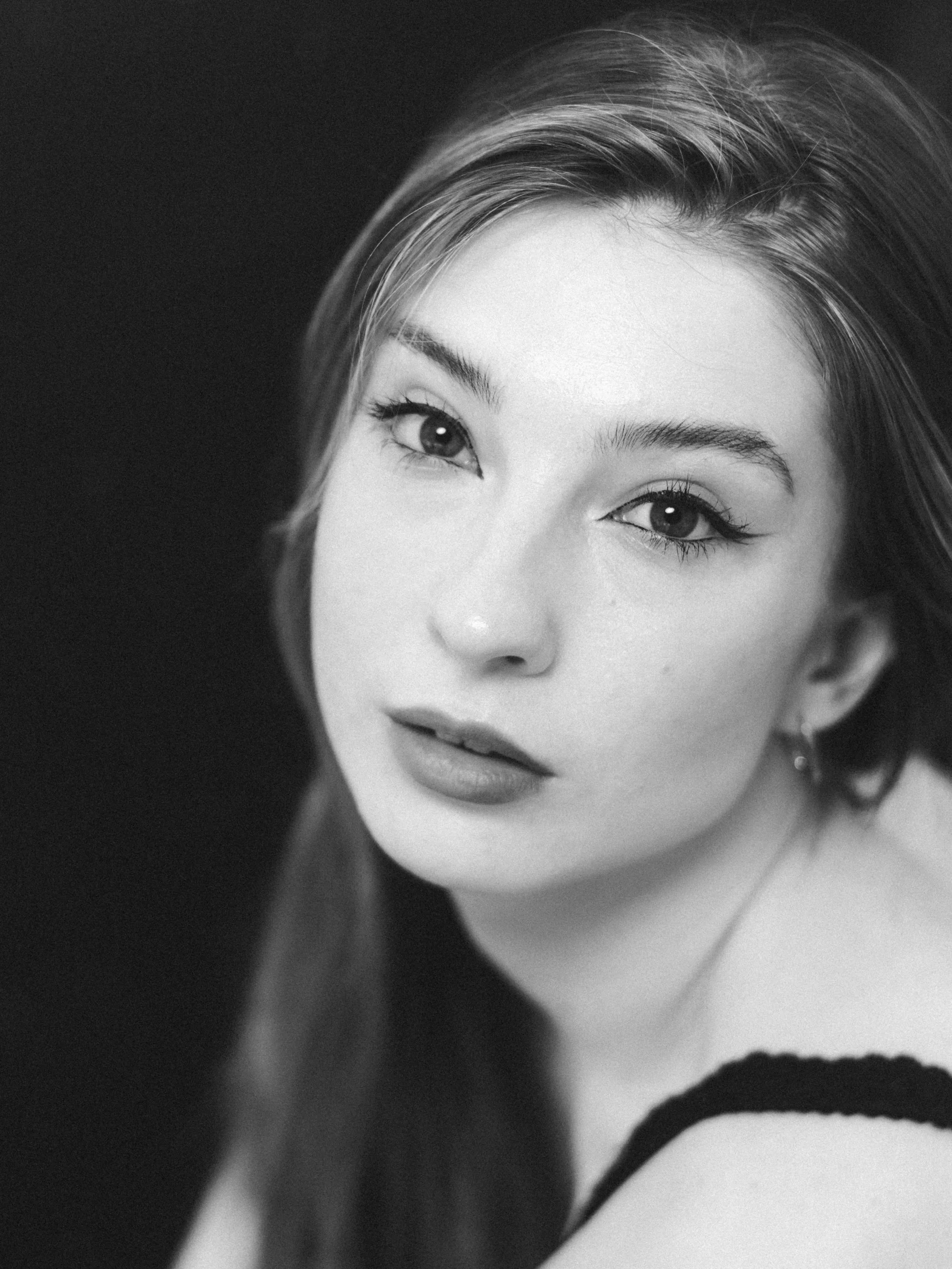 Schwarze und weiße Nahaufnahme von Veronika Maidukova