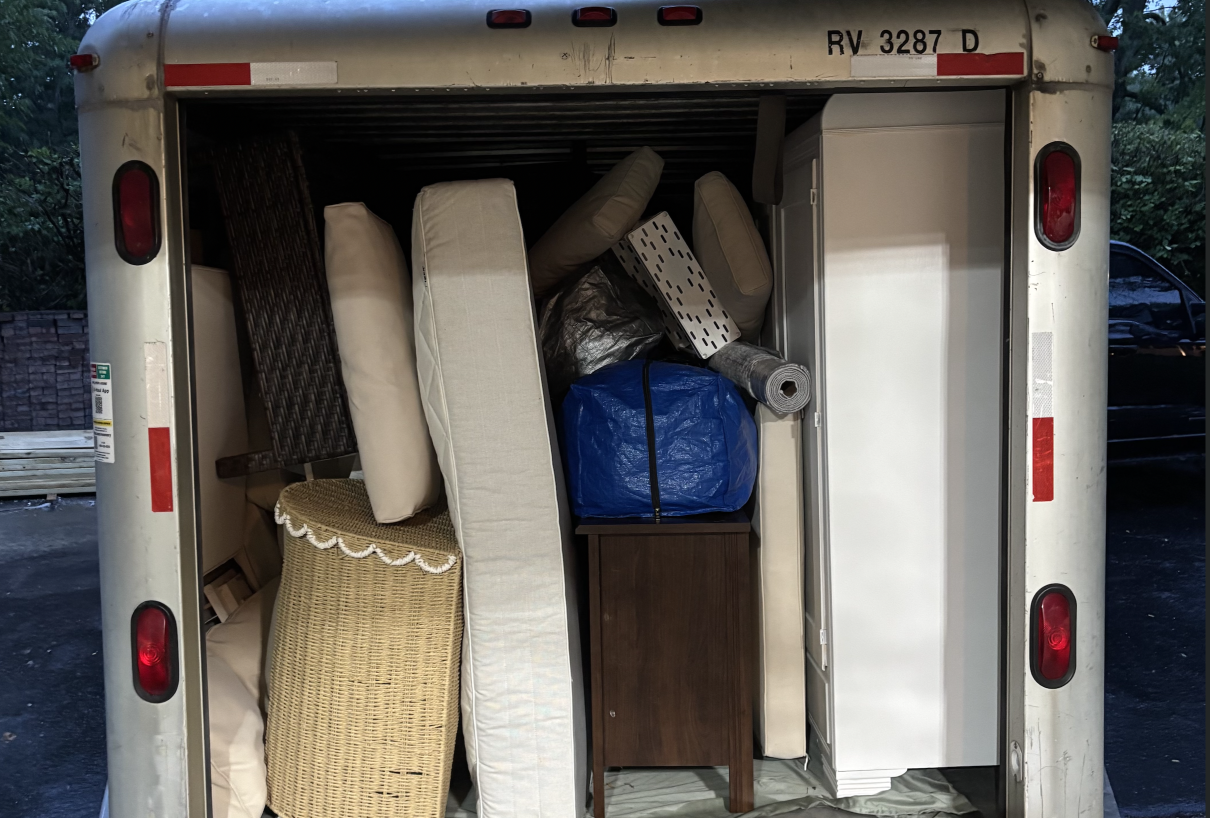 What to Know Before Living Off Campus for the First Time: Your First Apartment Checklist&nbsp;