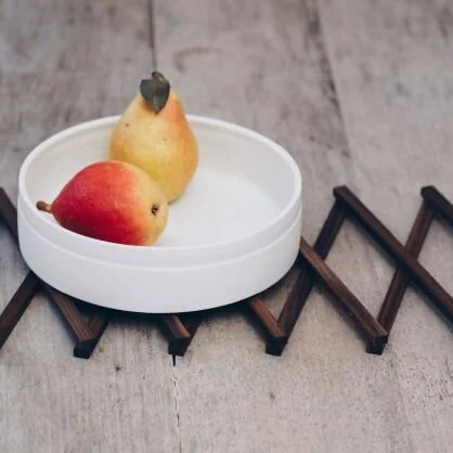 Side by Side have created extendable L coasters that can fit up to 4 pots. Designed by Sabine Meyer, the oiled walnut wood coasters are made in workshops by people with disabilities.