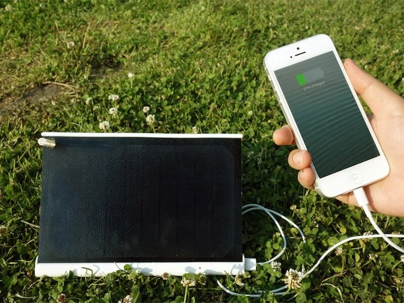 Solarade by YOLK , the world’s smallest solar charger can generate 5Watt power (5V, 1A) that can charge devices at the same charging speed with a regular wall charger.