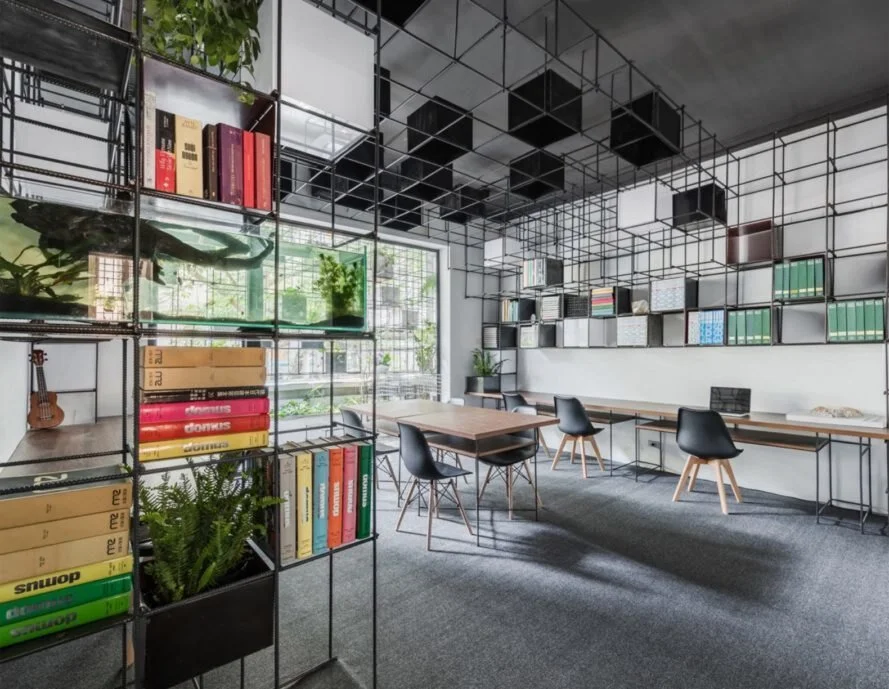 For a healthy and low maintenance workspace, the Urban Eco Balcony by Farming Architects in Vietnam utilizes an aquaponic system installed within a unique steel grid to provide a green, decorative and functional framework for plants and storing items