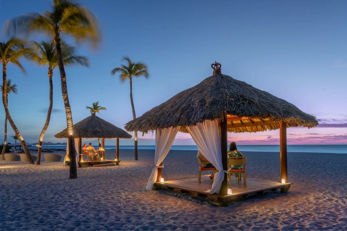 Bucuti_Beach_Dining_Low.jpeg