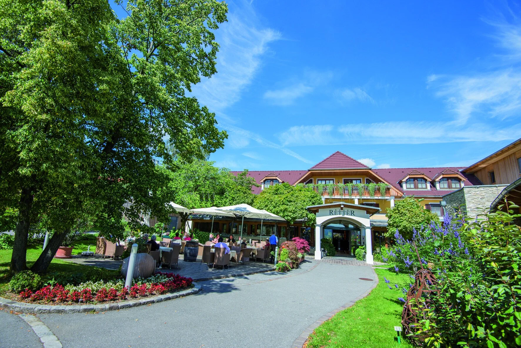 2014_Retter_Restaurant_Terrasse_Schirm_retouchiert.jpg