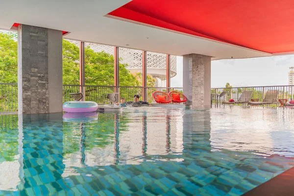 Pool.jpg