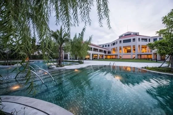 swimming pool 2.jpg