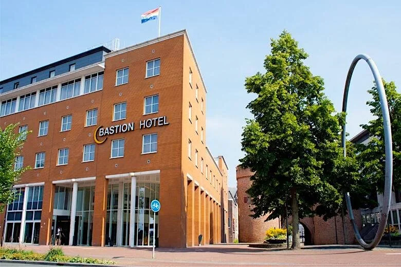 B39-bastion-hotel-arnhem_buitenkant-zomer-1.jpeg