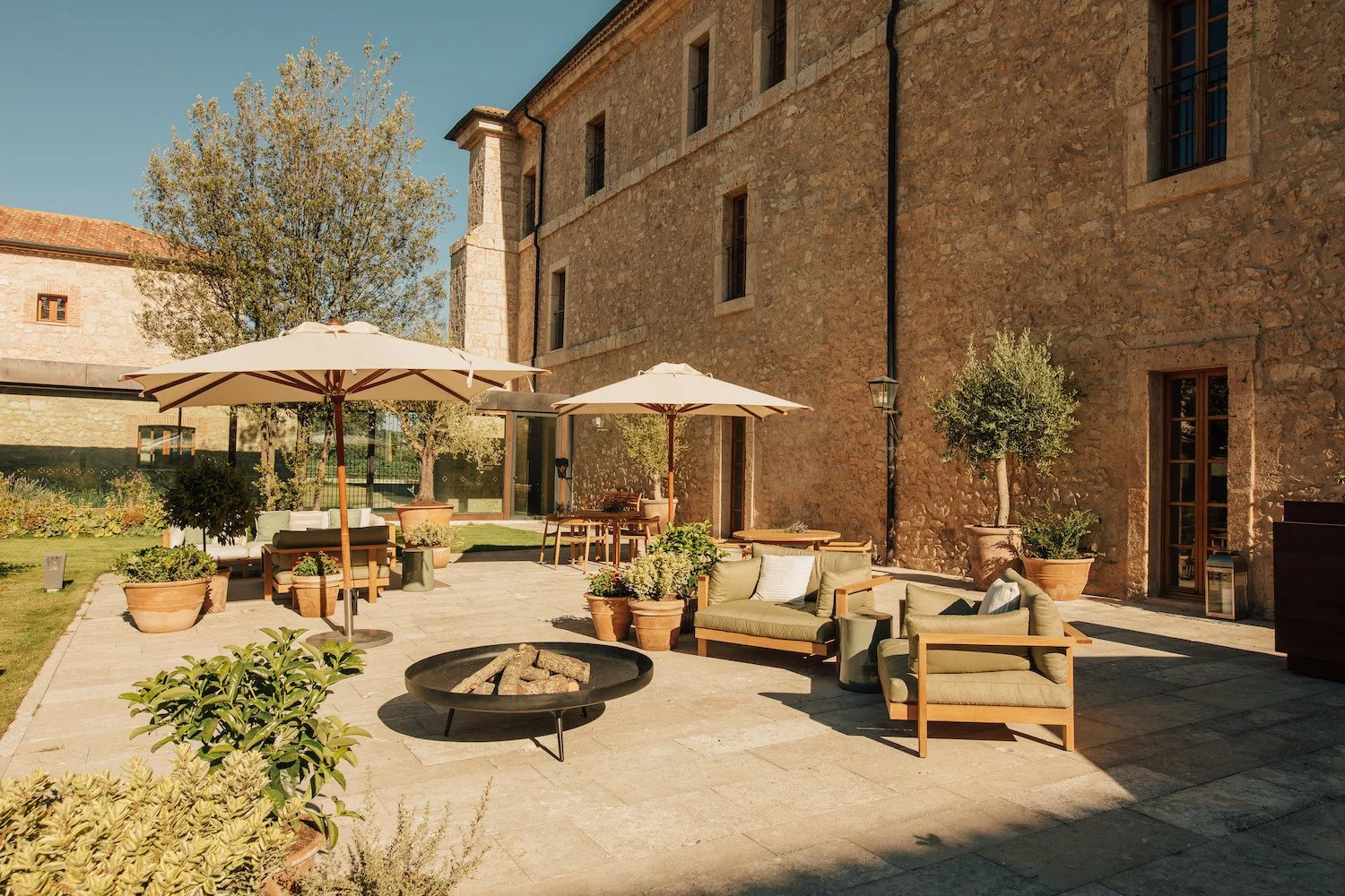 Abadía Retuerta_Terraza de la Hospedería (2).jpg