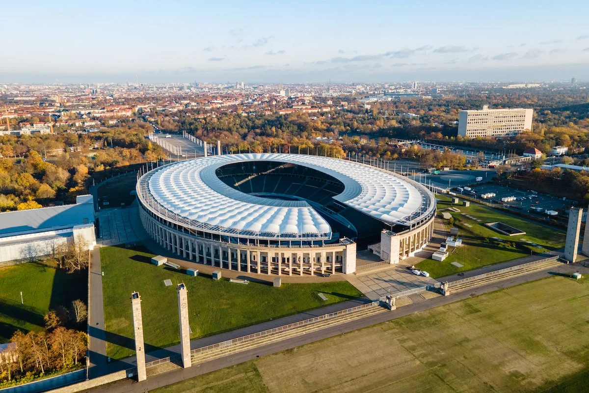 11_ Das Olympiastadion Berlin aus der Luft.jpg